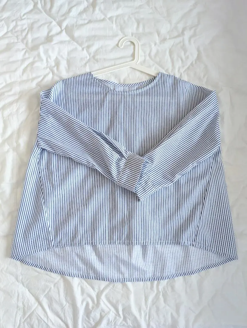 Thumbnail of Navy blue striped back-tail blouse