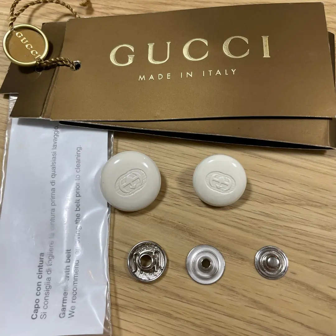 GUCCI・グッチ・ポロシャツ・白・GG柄ボタン・スナップボタン・Mサイズ GUCCI《GG ストレッチコットン ポロシャツ》ホワイト DHL 直営店