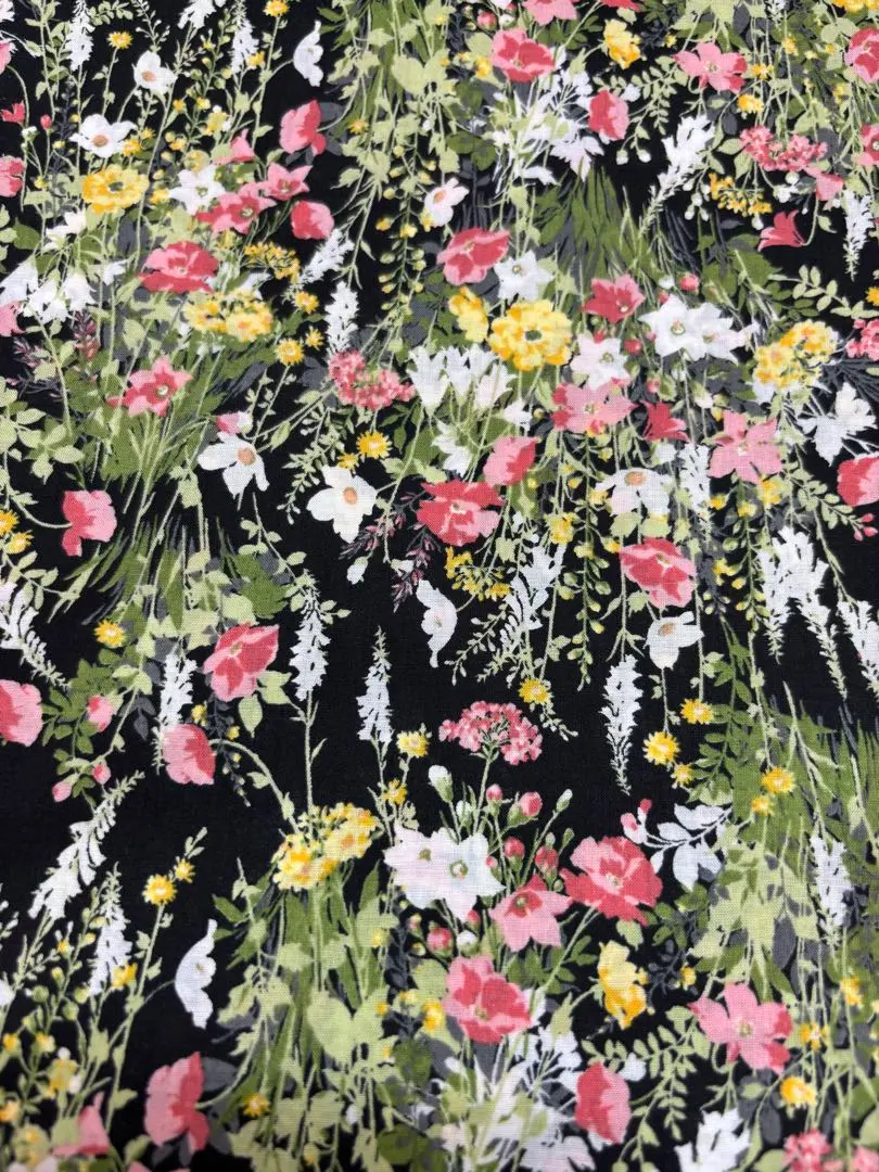 Thumbnail of Many beautiful botanical floral patterns KOKKA fabric scraps