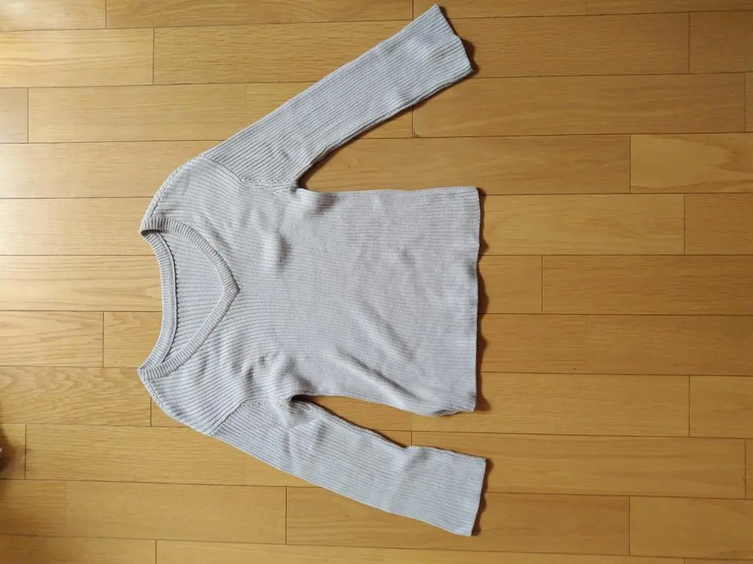 灰色 V領 長袖針織衫 的縮圖