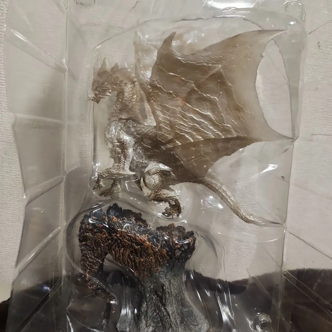 モンハン」鋼龍クシャルダオラの脱皮前後状態のフィギュアが登場