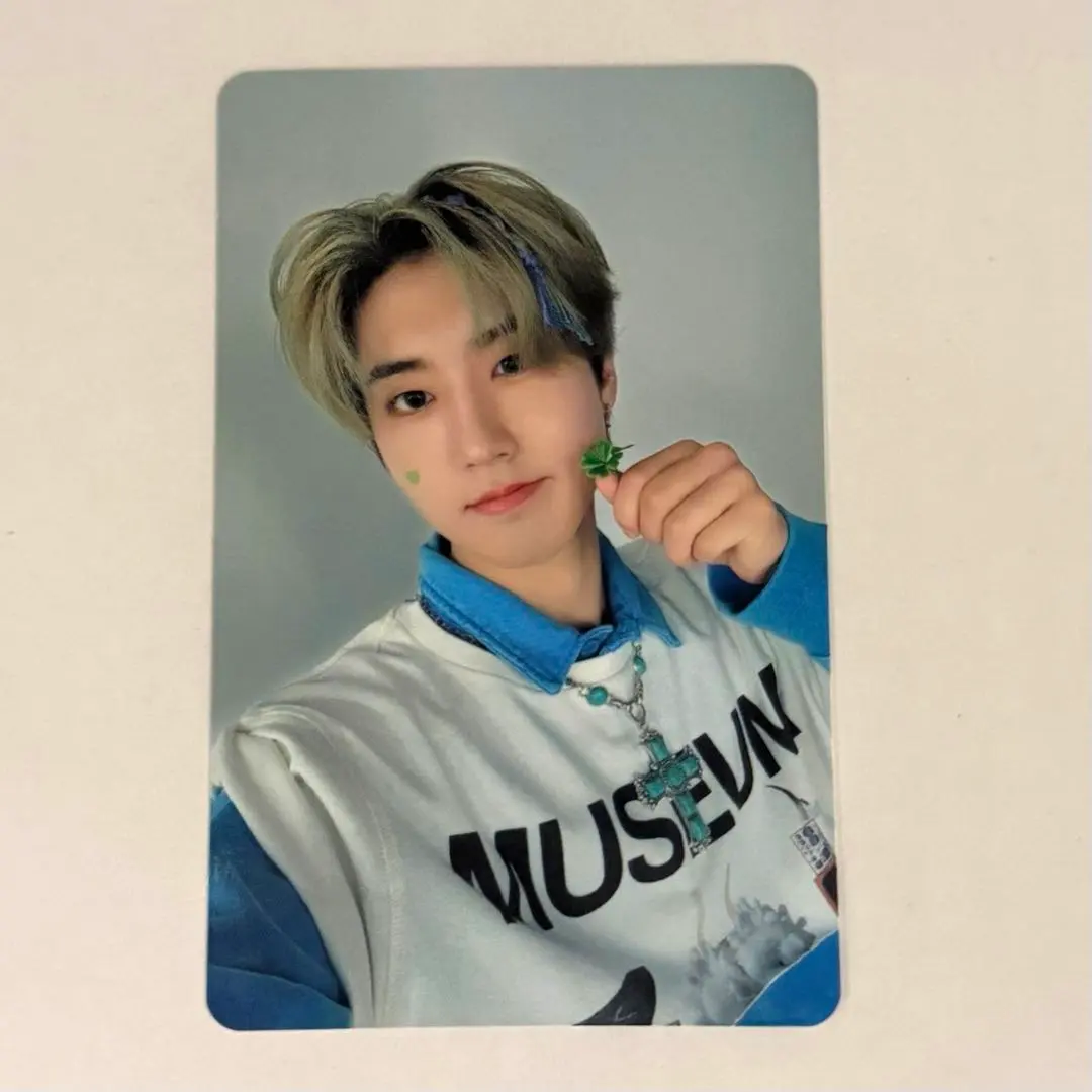 Thumbnail of Stray Kids Han Social Path album inclusion trading card