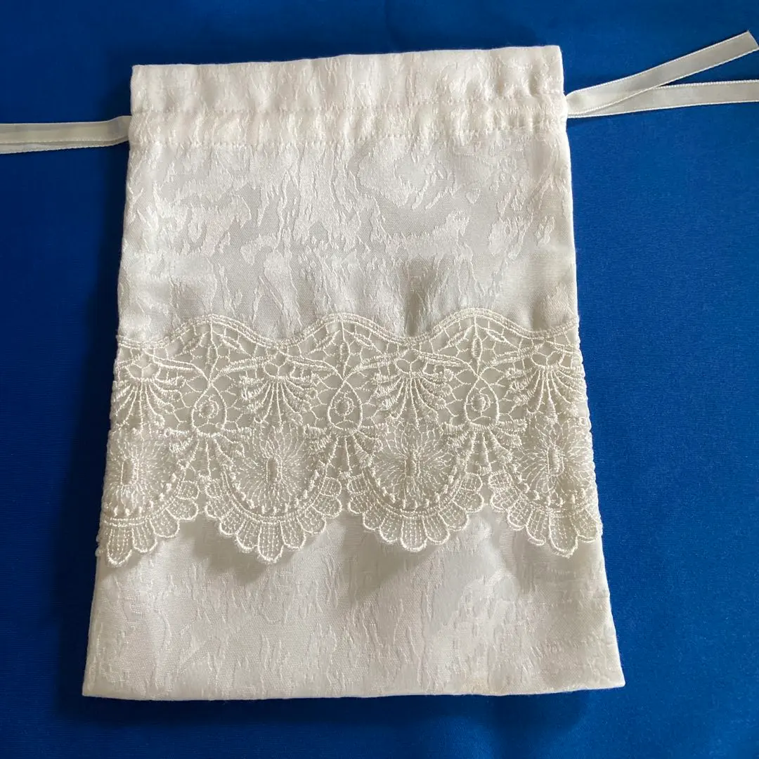 Thumbnail of Bags with lace