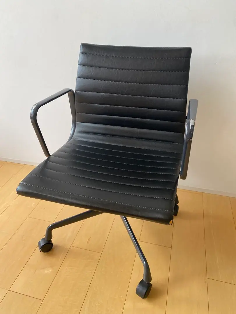 お値下げ　美品　イームズ　アルミナム ハーマンミラー　 リプロダクト 中古】イームズ アルミナム Herman Miller/ハーマンミラー 肘付