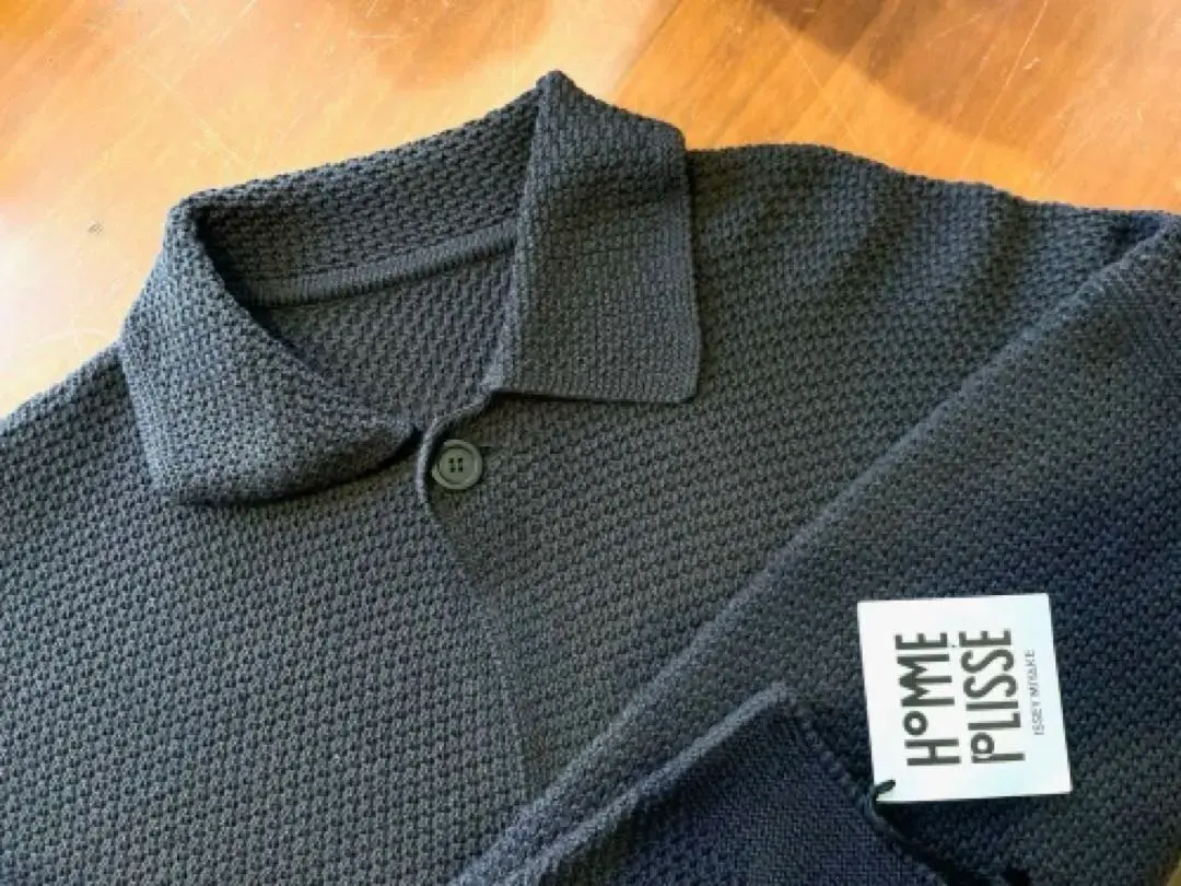 オムプリッセ サマーニット ダークネイビー HOMME PLISSE HOMME PLISSÉ ISSEY MIYAKE – ISSEY MIYAKE ONLINE STORE