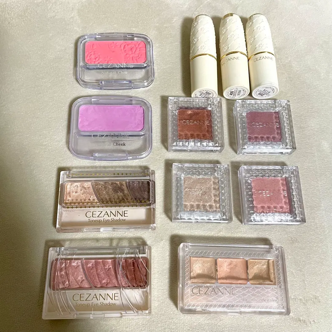 Thumbnail of Cezanne Cosmetics Set - Eyeshadow, Cheek, Lip, Concealer - 12 Items