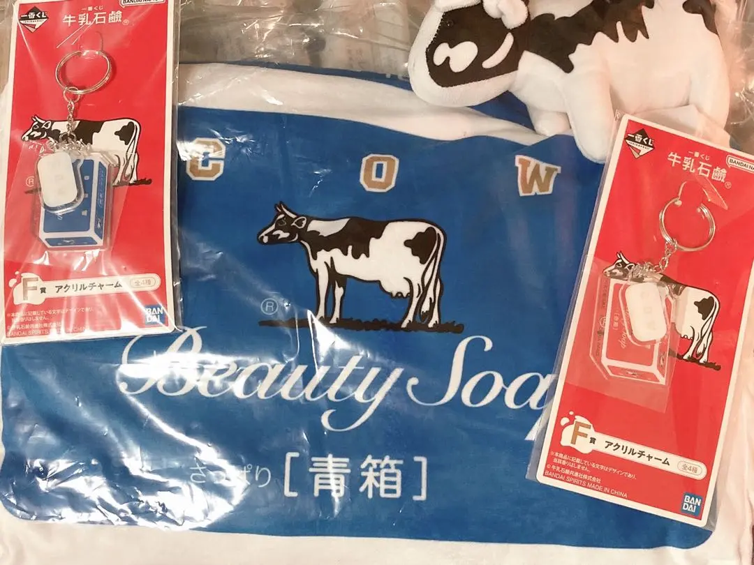 牛乳石鹸　一番くじ　A賞&ラストワン賞　クッション 一番くじ『牛乳石鹼』本日（3/9）発売。おなじみ牛マークの青箱
