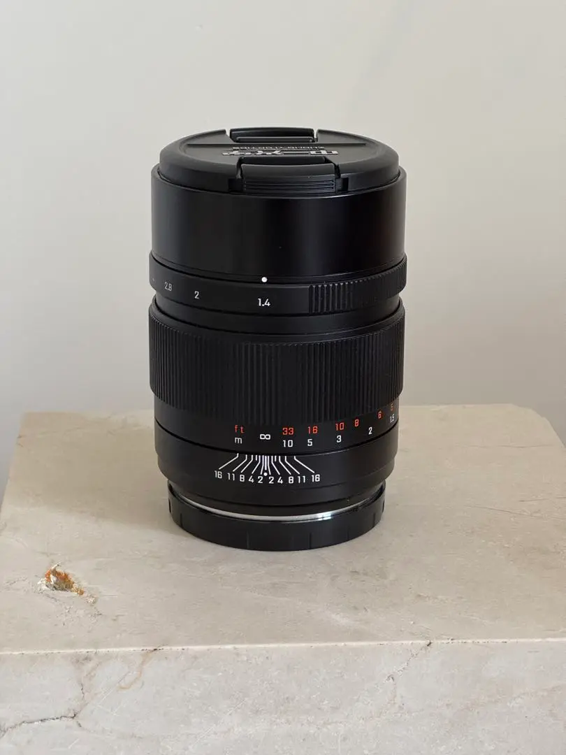 ほぼ未使用★中一光学MITAKON speed master 65mm f1.4 僕が中一光学のMitakon Speedmasterのレンズに惹かれるわけ、の