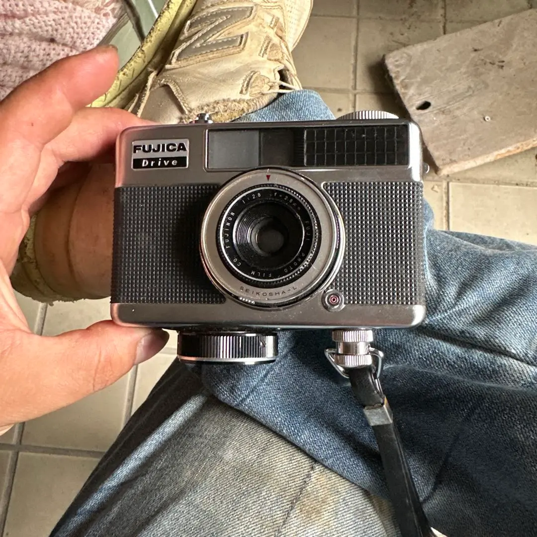 ✨美品✨完動品✨FUJICA Drive ゼンマイ コンパクトフィルムカメラ✨ Yahoo!オークション -「fujica drive」(フィルムカメラ) (カメラ
