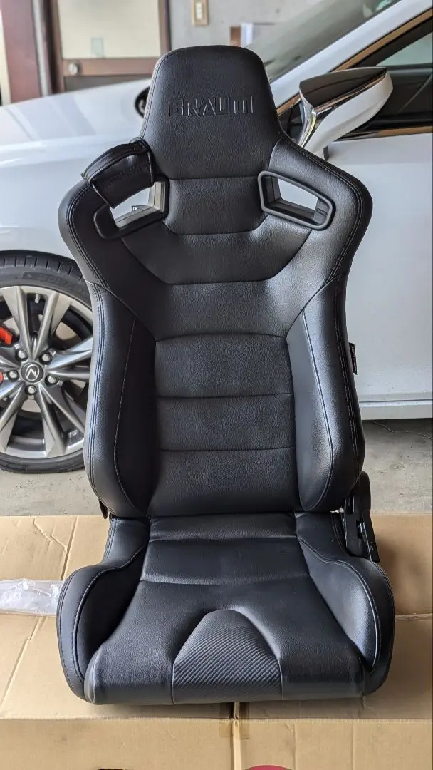 Braum racing セミバケットシート　ハーネス付き　ブラウムレーシング 2脚【Braum Racing セミバケットシート Venom 赤＆黒】 | Works