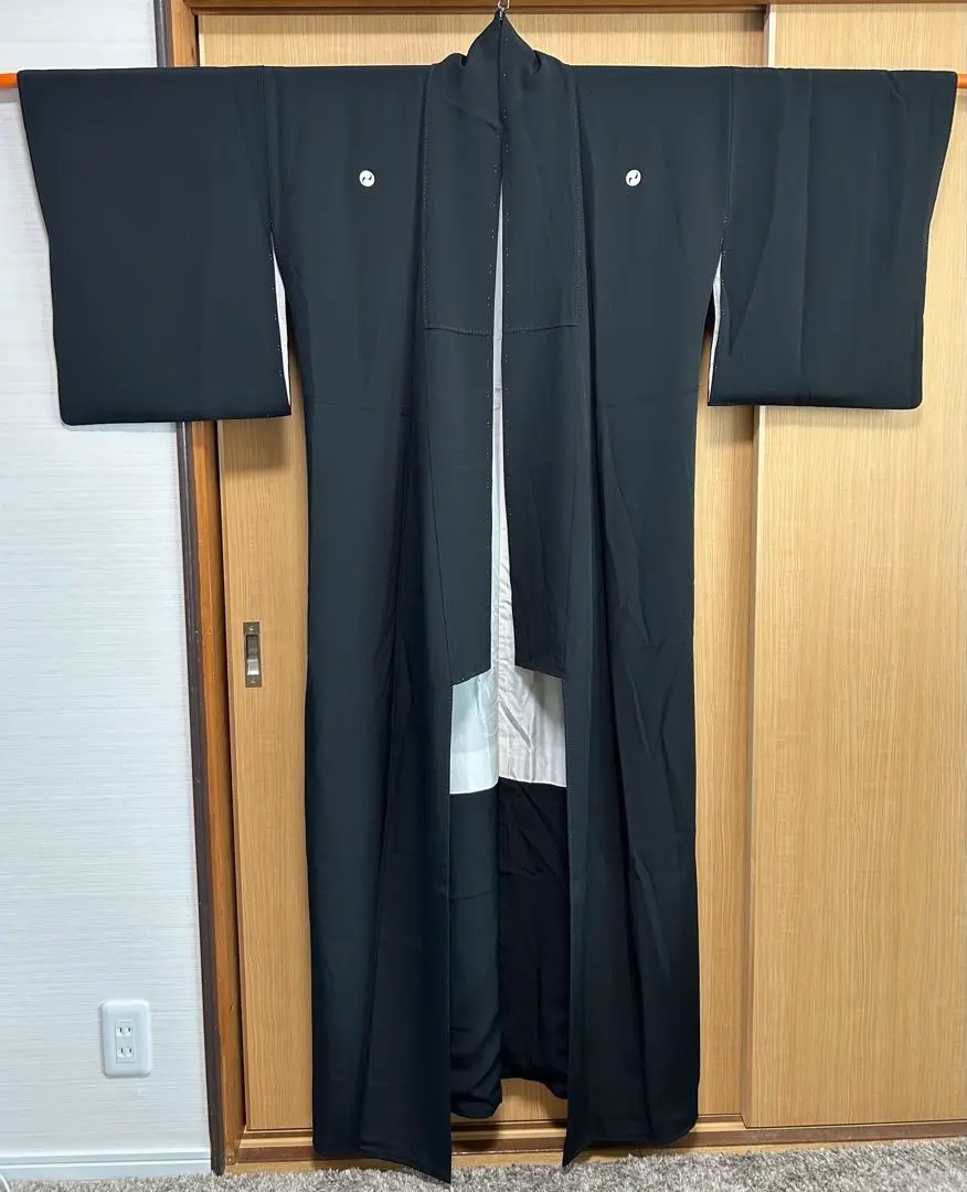Thumbnail of Auction ends today: Women's mourning kimono with crest