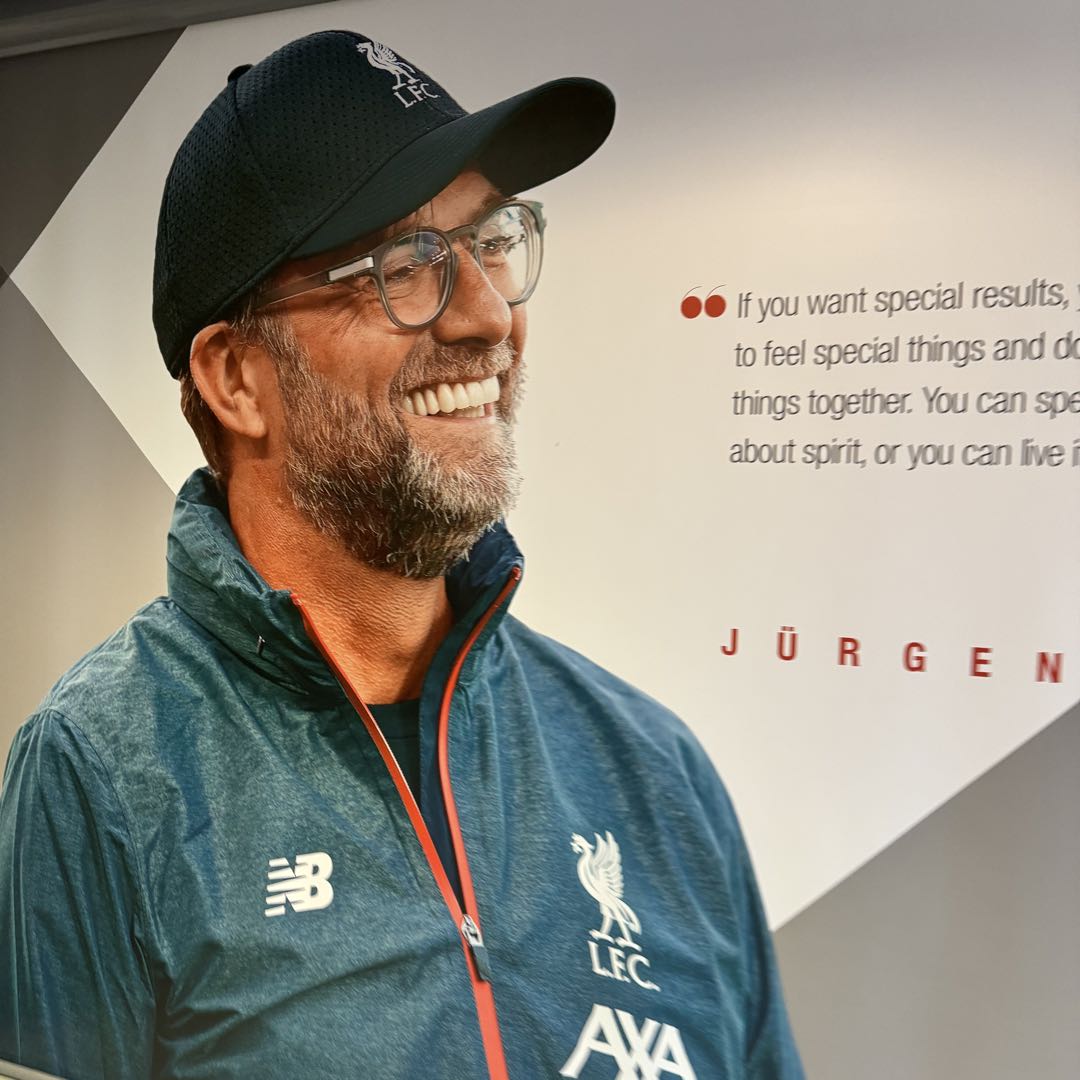 ICONS真正証明書付】イニエスタ直筆サイン入りエル・クラシコフォト