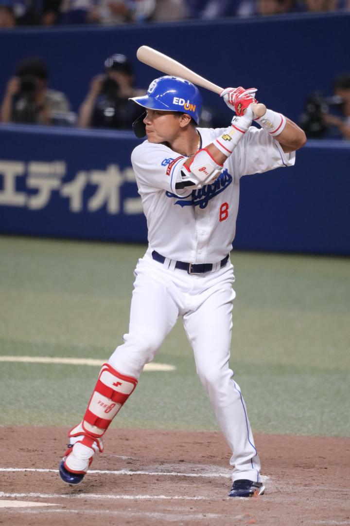 中日ドラゴンズ・大島洋平 【入団初年度32番 直筆サインボール 