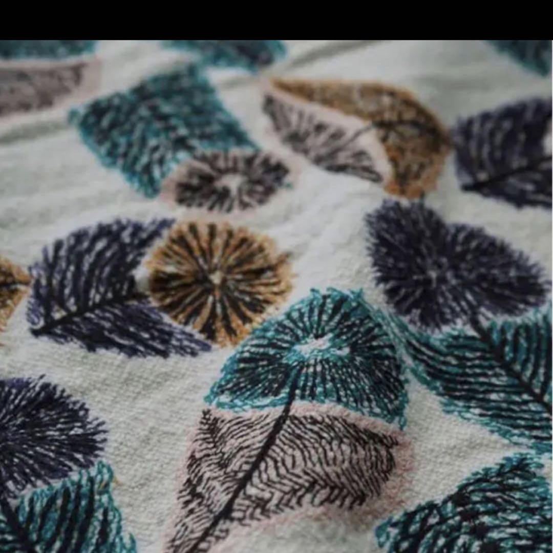 MECRE フロントファスナーペプラム ニット カーディガン 新品タグ付  