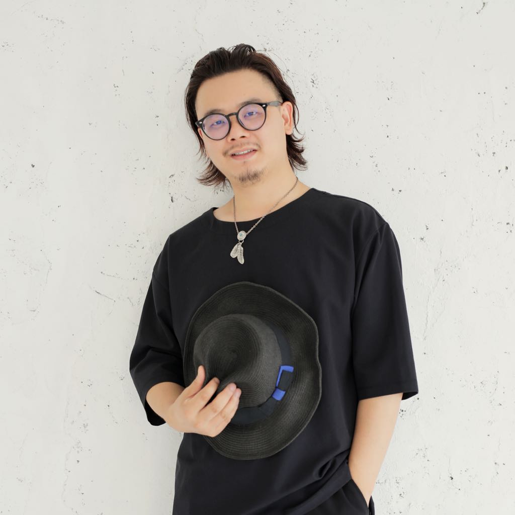 インテリア絵画 油絵 題ーアトリエのモデルー f50