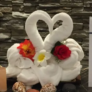 美品】LANVIN COLLECTION レザースニーカー 黒・ラインストーン - メルカリ