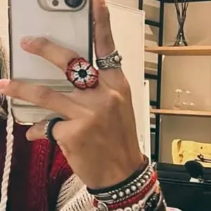 八木勇征 缶バッチ クリアチャーム - メルカリ