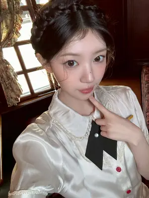 ILLIT アイリット NOT CUTE ANYMORE フーディ M - メルカリ