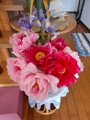 ハローキティ 25周年記念ピンバッジ - メルカリ