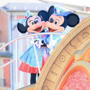 ちはやふる めぐり 木札ワイヤーキーホルダー - メルカリ