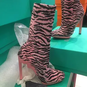 Christian Louboutin キーケース スタッズ マルチカラー - メルカリ