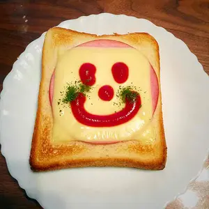 ウヱポン円錐 ピアス - メルカリ