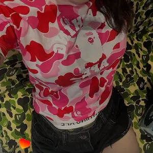A BATHING APE 迷彩柄クロップド　トップス A BATHING APE カモフラ ワンショルダー トップス - メルカリ
