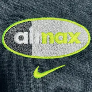 【新品未使用タグ付き✨】リバプール×エアマックス スタジャン　Lサイズ 新品未使用タグ付き✨】リバプール×エアマックス スタジャン XLサイズ