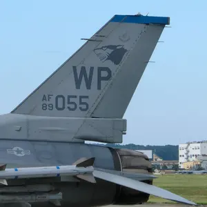 シグナスX 1〜3型用 台湾DCR製 レッドカーボン風フロントフェンダー