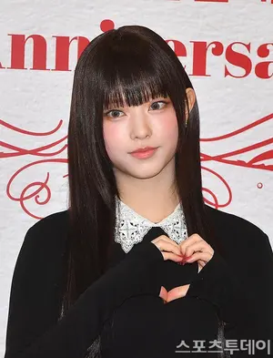 ILLIT トレカ ユナ サノク not cute anymore - メルカリ