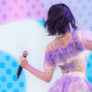 野口衣織　直筆　花背景　絶対アイドル辞めないで　ヨリ ま*ー様 野口衣織 直筆 花背景 絶対アイドル辞めないで ヨリ - メルカリ