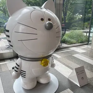 ハンドメイド】羊毛フェルト猫 ブテ猫ちゃんチャーム 振り袖（黒地 花