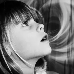 くろ(※出品時は無言取引＆発送通知のみ)