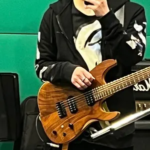 エレキギター 左利き用ランディV EMG 2発搭載 エレキギター 左利き用ランディV EMG 2発搭載 - メルカリ