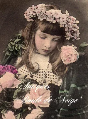 アンティークポストカード ビスクドールと美しい少女 - メルカリ