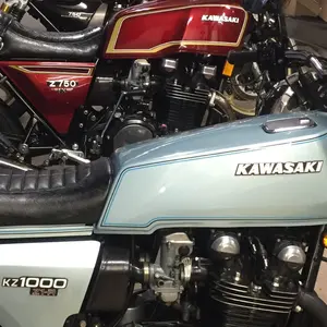 Z1R フロントカウル　PMC製　傷、割れ有り Z1R フロントカウルPMC製傷、割れ有り