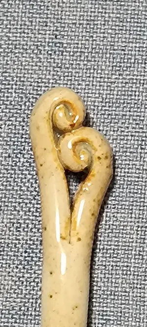 世界遺産北海道知床アイヌアート工芸品エゾ鹿角携帯用靴べらキーホルダーアクセサリー 世界遺産北海道知床アイヌアート工芸品エゾ鹿角携帯用靴べら