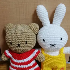 アンリクイール　イエロー レザー 小物入れ ストラップ付き　パリ　美品 アンリクイール イエロー レザー 小物入れ ストラップ付き パリ