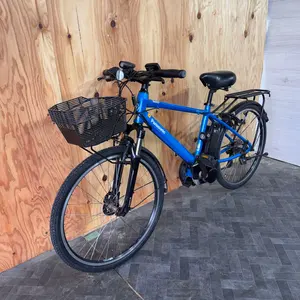 黒い電動アシスト自転車 前面バスケット付きバッテリー12.3ah - メルカリ