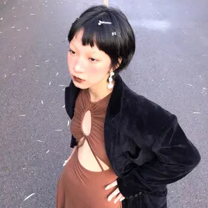 PERVERZE Off Strap Layered Tank Top - メルカリ
