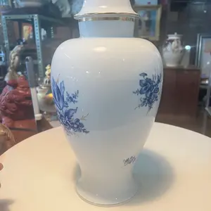 明治～大正期　安藤七宝製　銀線七宝　菊文銀線花瓶　細密植線　銀張赤透　台付き 明治～大正期 安藤七宝製 銀線七宝 菊文銀線花瓶 細密植線 銀張赤透 台