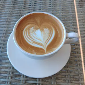 希少] Cevik イタリア製 陶器 サックスを吹く ピエロ置物 - メルカリ