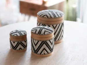 バリ島買付 雑貨 ビーズ装飾 蓋付き小物入れ 直径10cm 水色 item09