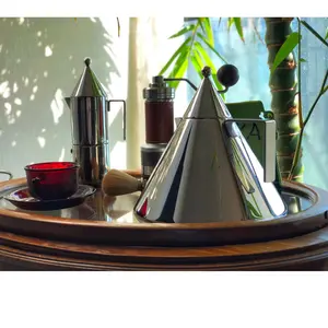 赤と白のガラス製鳥フィギュア - メルカリ