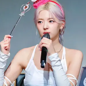 itzy 3rd anniversary オンラインくじ 直筆全員サイン 色紙 - メルカリ