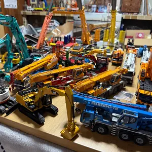 HITACHI ZAXIS490 LCH ミニチュア重機 1/50 - メルカリ