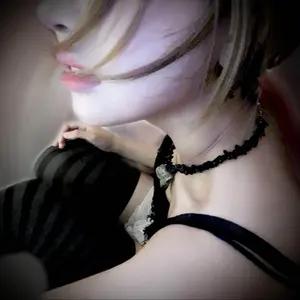 ミシェルマカロン バックルショートブーツ ホワイト - メルカリ