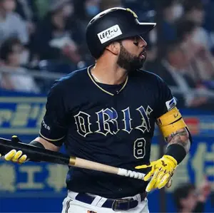 オリックスバファローズ 中川圭太バッティンググローブ - メルカリ