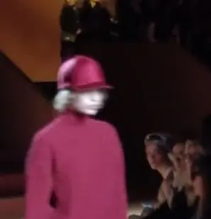 足のみ不稼働】ファービー2 ミルキーパンダ ブルー目 ドイツ語 2005