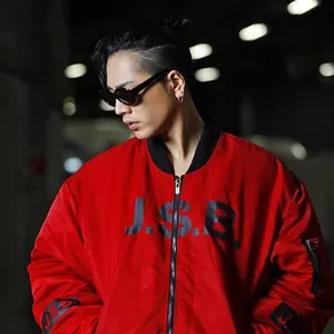 三代目JSB、OMI君のバッチ42個➕オマケ10個バッチ - メルカリ
